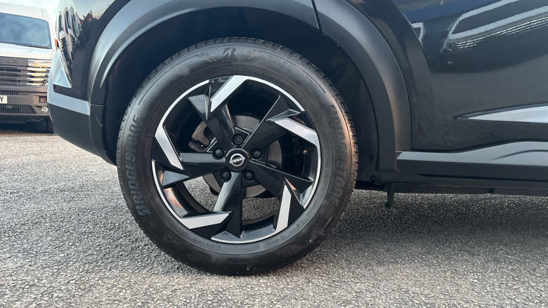 Nissan Juke 1.0 DiG-T 114 N-Connecta 5dr DCT Petrol Hatchback